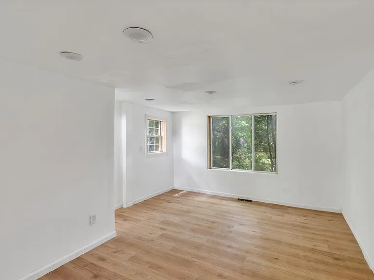 7 Clearwater St — Photo 10