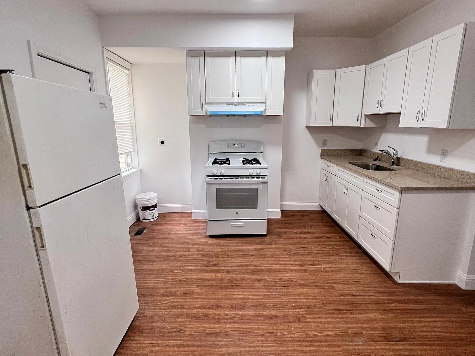 3 bed, 1200 sqft, $2,300 — Photo 1
