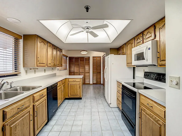 1158 Carmel Cir #430 — Photo 9