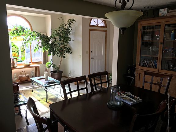 4th image of 2525 Hampstead Dr