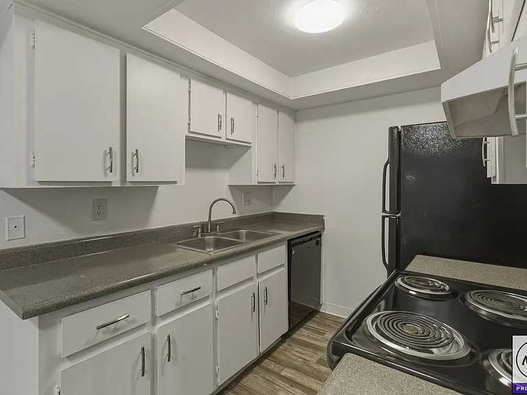 2330 W Lone Cactus Dr #103 — Photo 16