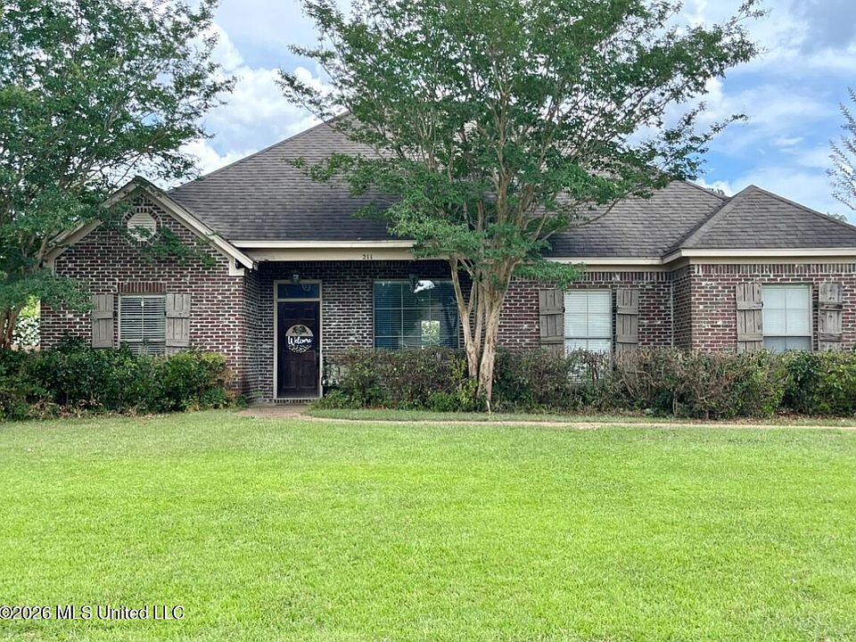 1st image of 211 Tucker Dr