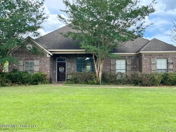211 Tucker Dr, Brandon, MS 39042