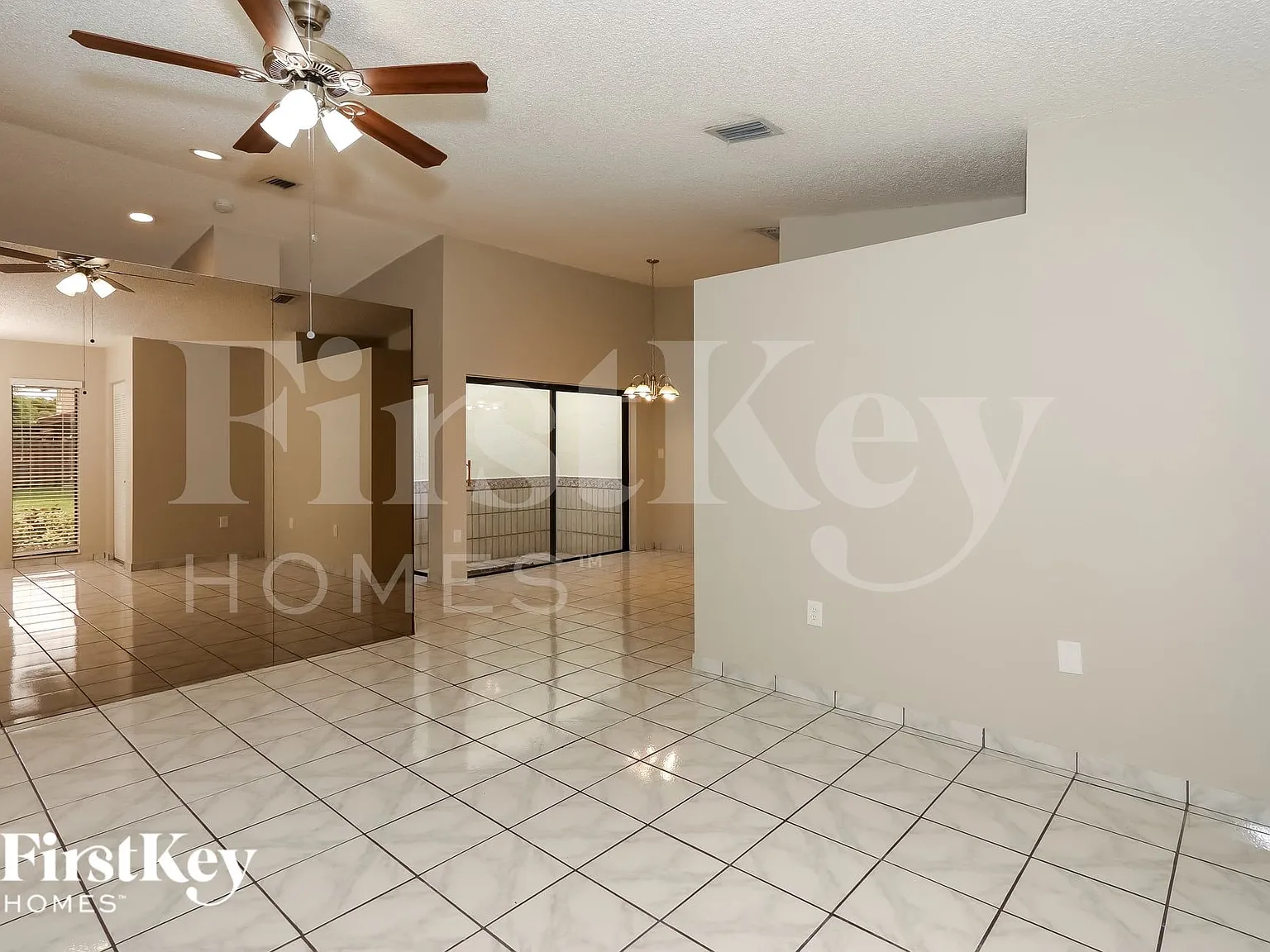3 bed, 2.0 bath, 1832 sqft, $4,050 — Photo 2