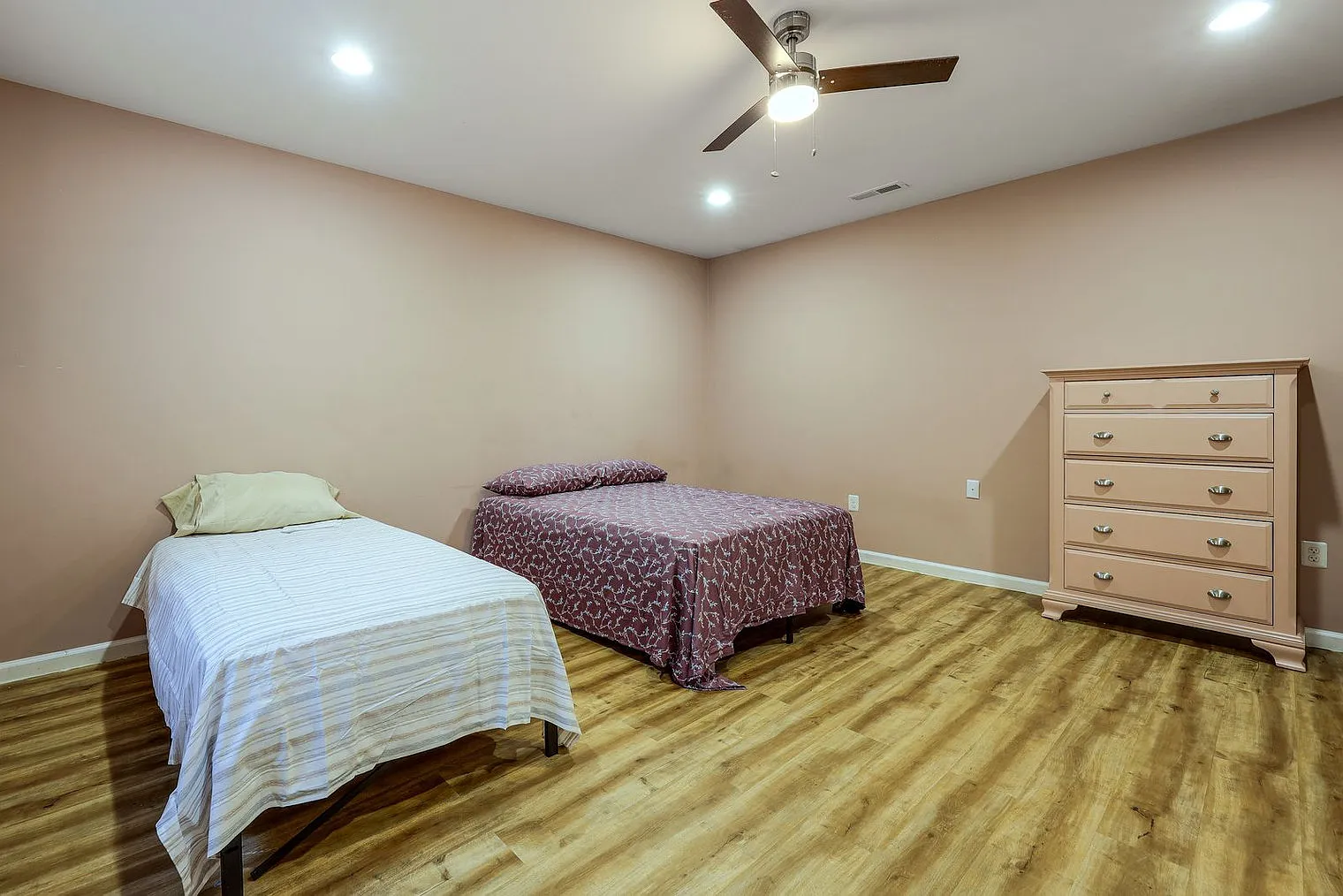 2 bed, 1.0 bath, 1496 sqft, $3,340 — Photo 2