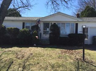 82 Hazelton St, Cranston, RI 02920