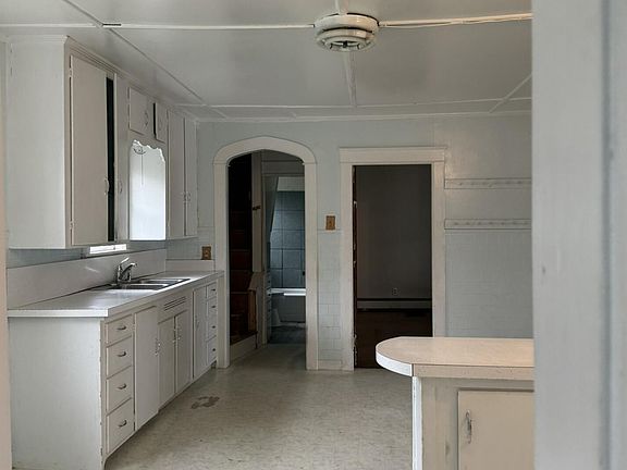 4th image of 7 Elmwood Avenue