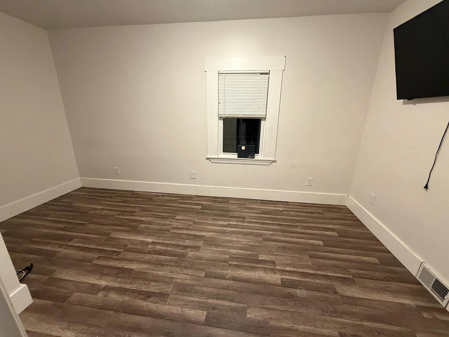 2 bed, $1,300 — Photo 4