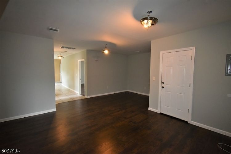 1st image of 173 Brookdale Ave Floor 3