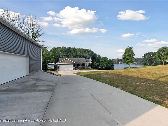 3rd image of 4581 Skyline Dr
