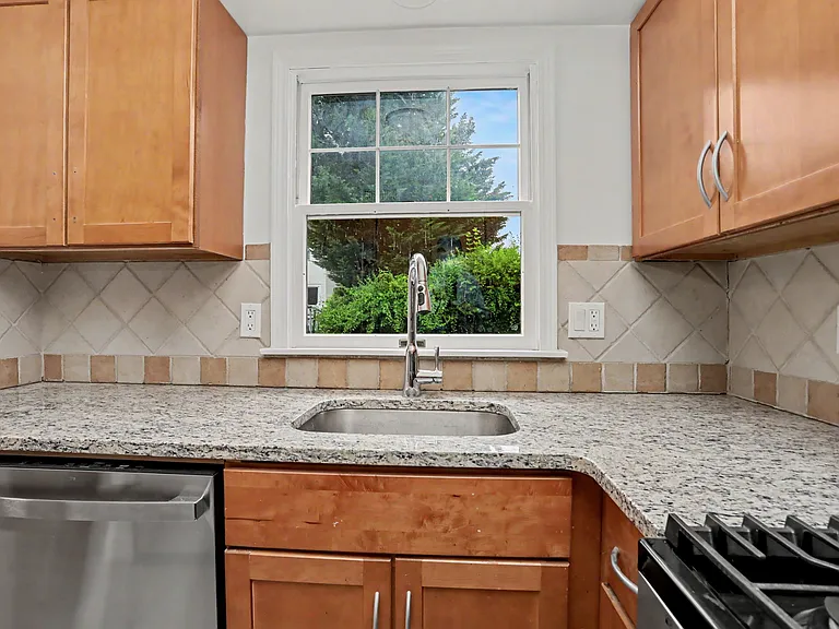 70 Ritch Ave #C — Photo 10