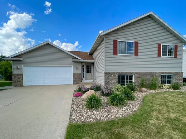 905 3rd St NW, Byron, MN 55920