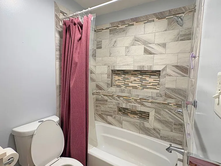 853 Cambridge Dr — Photo 2