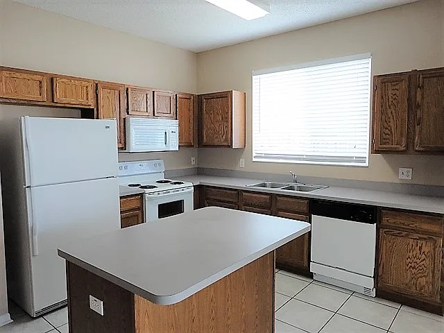 443 Sand Ridge Dr — Photo 4