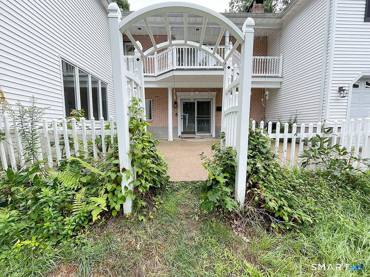 1 bed, 1.0 bath, 1200 sqft, $1,900 — Photo 3