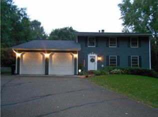 6 Swallow Ln, North Oaks, MN 55127