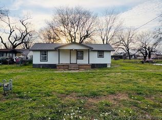 207 S 3rd St, Porum, OK 74455