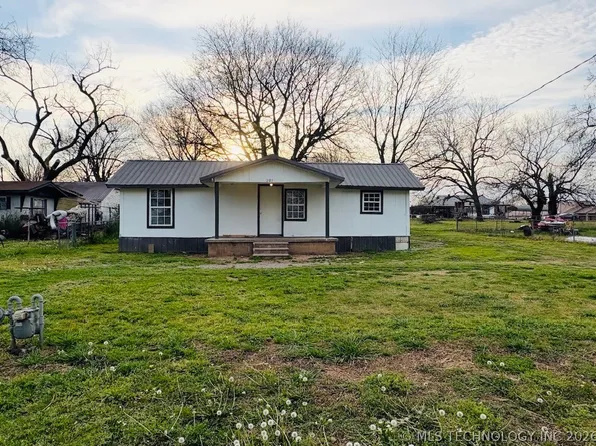 207 S 3rd St, Porum, OK 74455