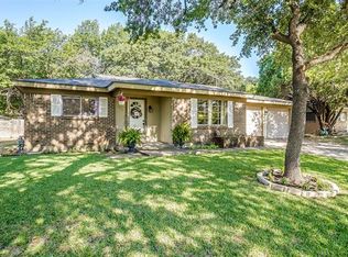 1210 Sproles Dr, Benbrook, TX 76126