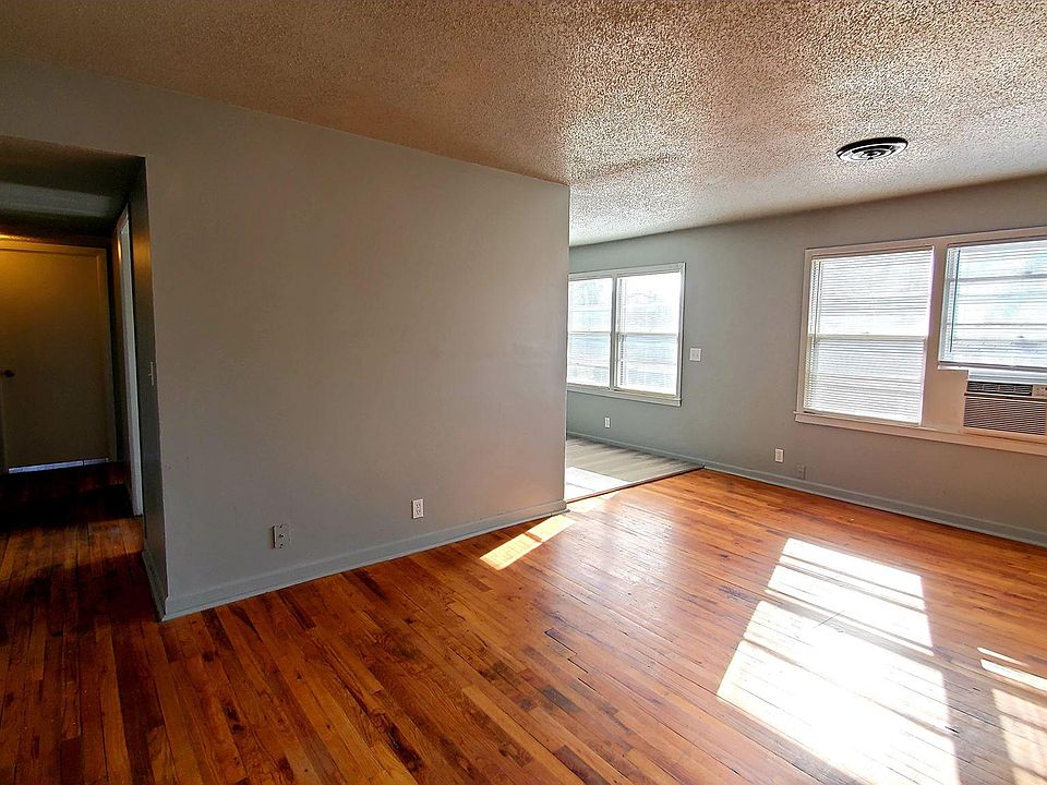 2nd image of 4810 Boyd St #4