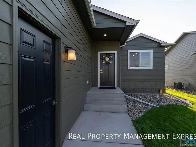 5316 S Eastwind Ave — Photo 2