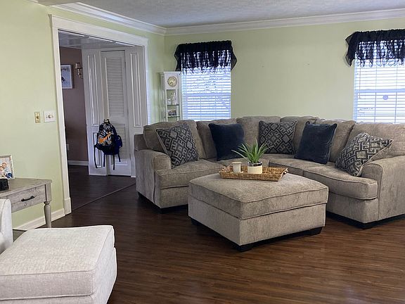 3rd image of 869 Charter Woods Dr