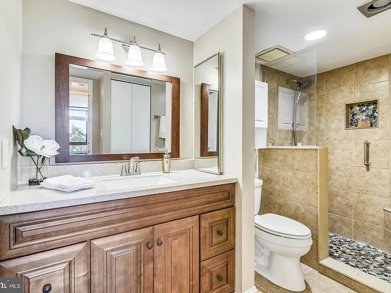 1808 Old Meadow Rd #910 — Photo 12