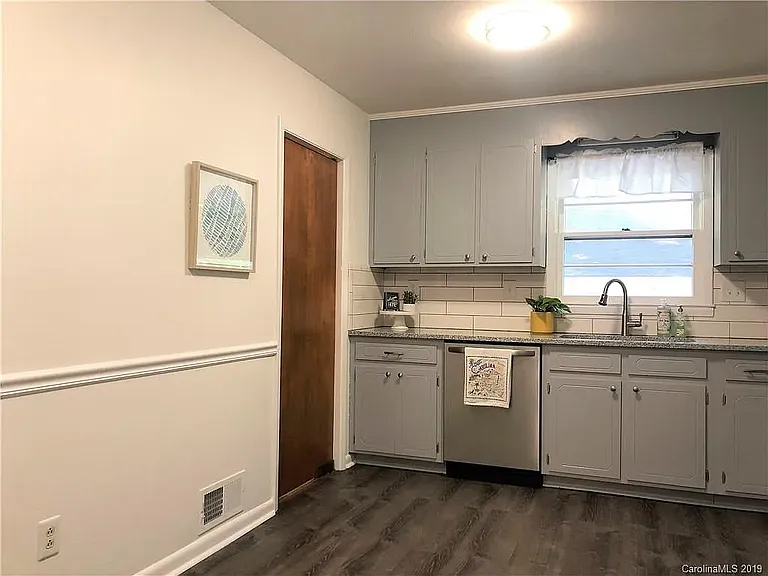 Staging shown and appearance may differ.