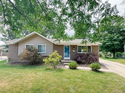 397 University Ave, South Lyon, MI, 48178