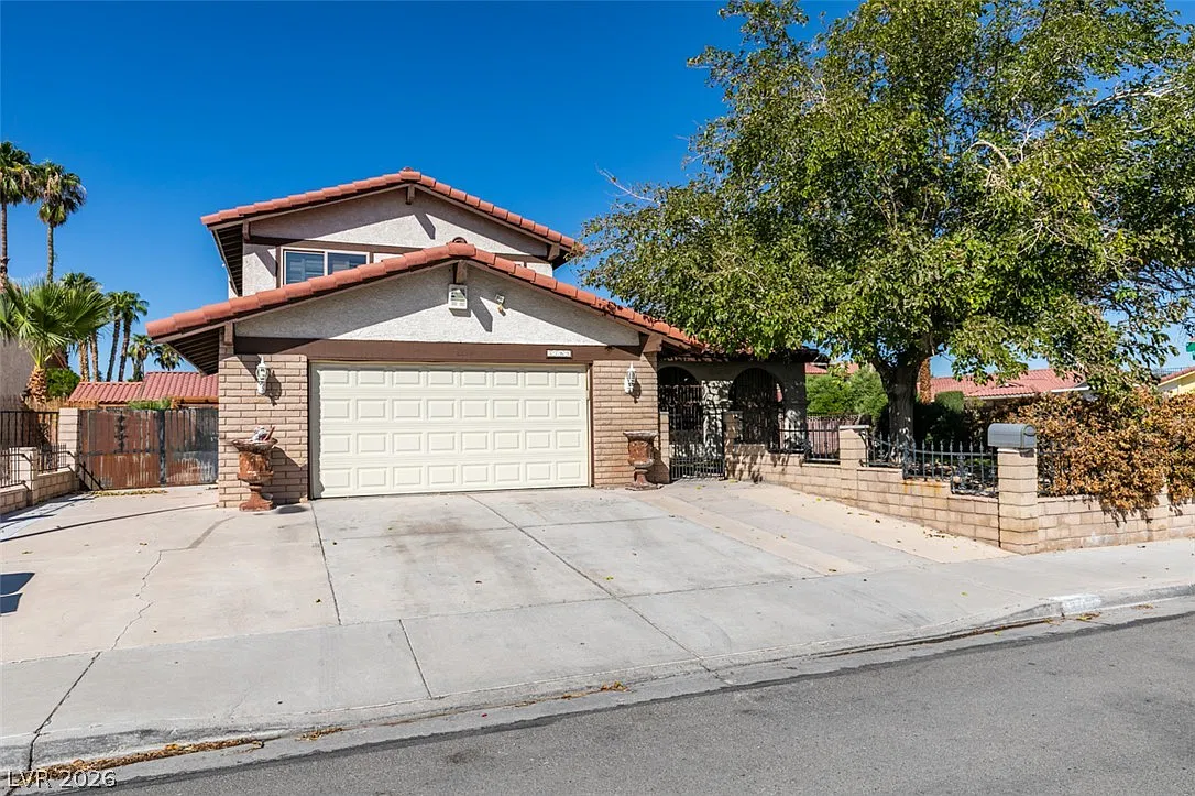 4 bed, 3.0 bath, 2480 sqft, $2,500 — Photo 2