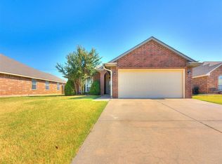 12037 NW 7th St, Yukon, OK 73099