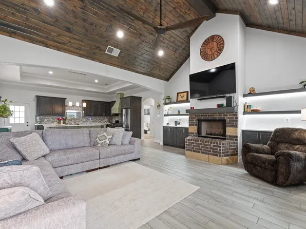 3401 Chinaberry Ln, Joshua, TX 76058