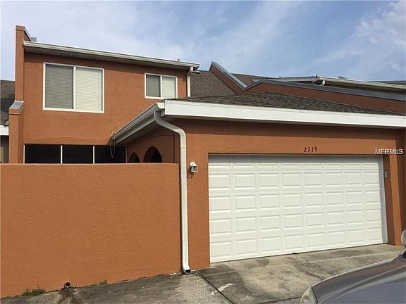 4th image of 2219 Island Walk Dr