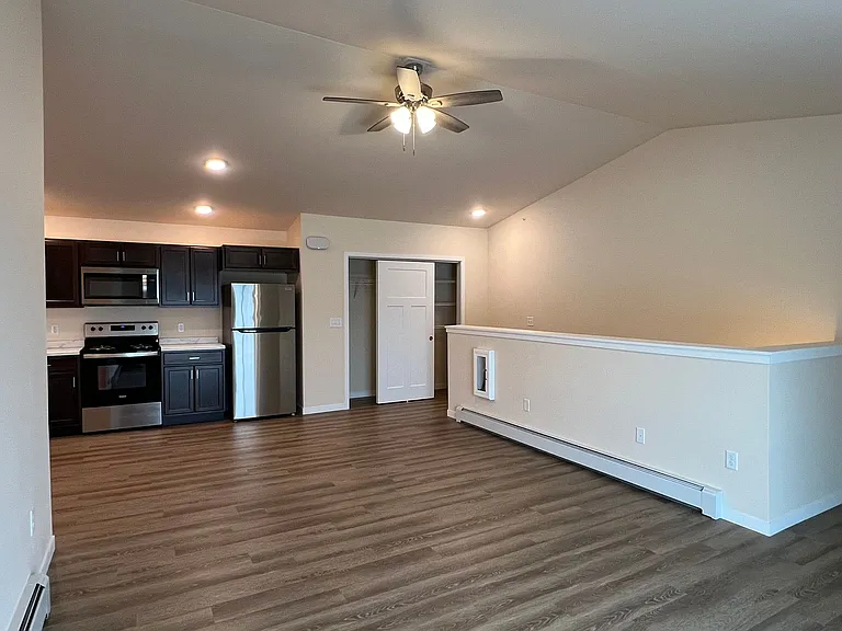 713 Caroline St — Photo 128