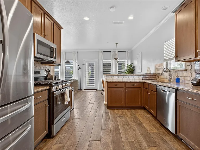500 Prairie Meadow Dr — Photo 10