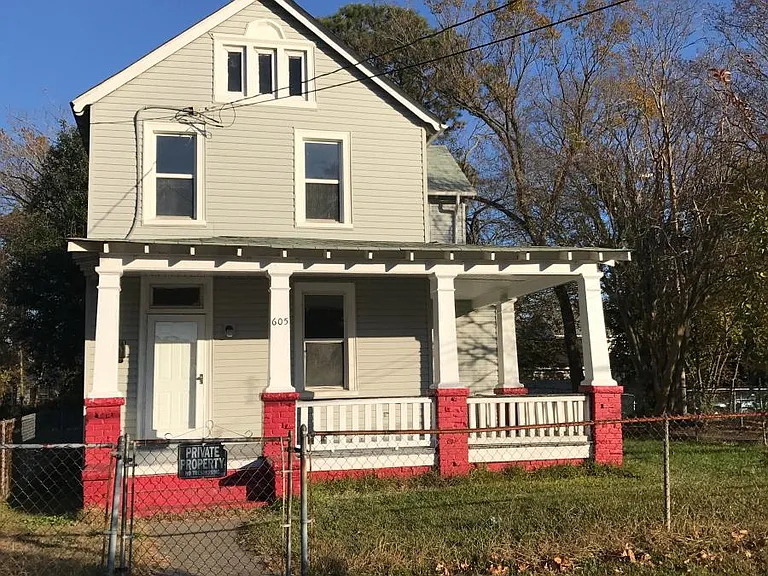 605 Jamestown Ave #B — Photo 1