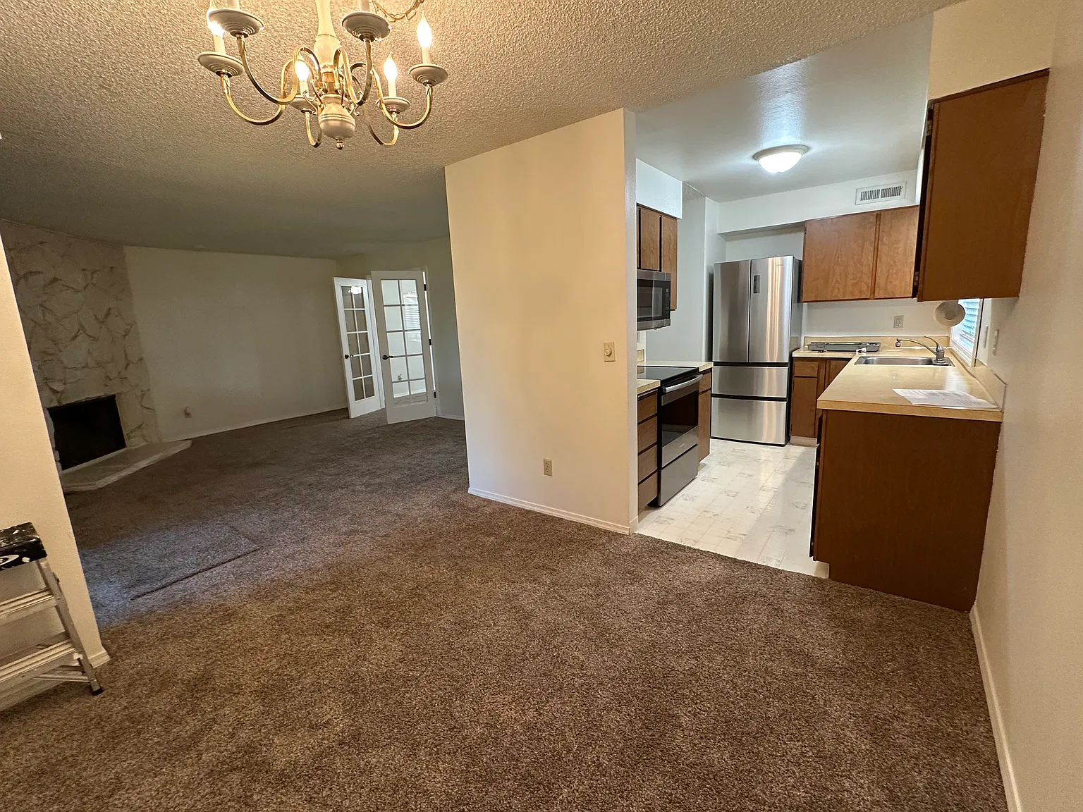 3 bed, 1100 sqft, $2,000 — Photo 3