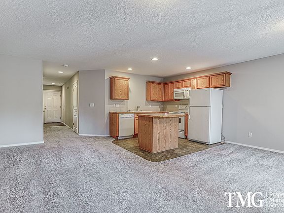 4th image of 6102 NE 33rd Cir