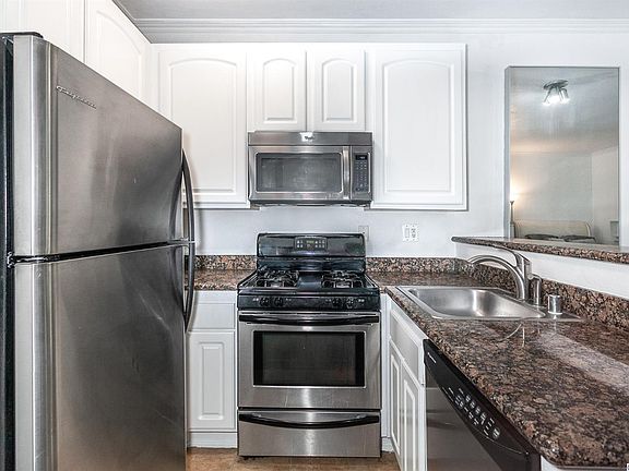 4th image of 300 N El Molino Ave Unit 211