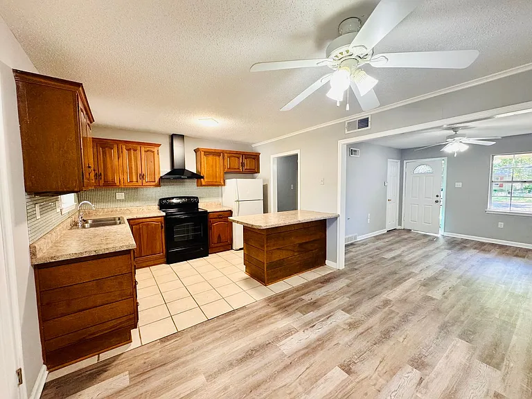 8082 Whitebrook Dr — Photo 6