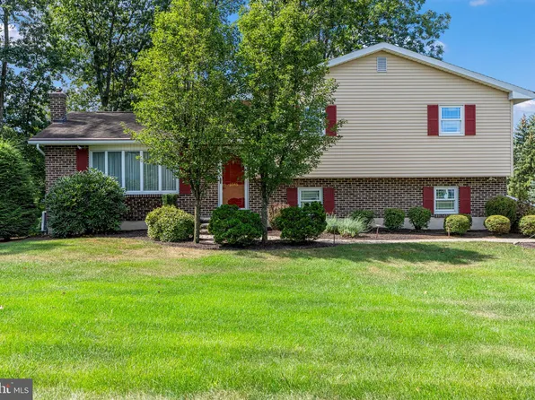 3546 Oak Ridge Dr, Slatington, PA 18080