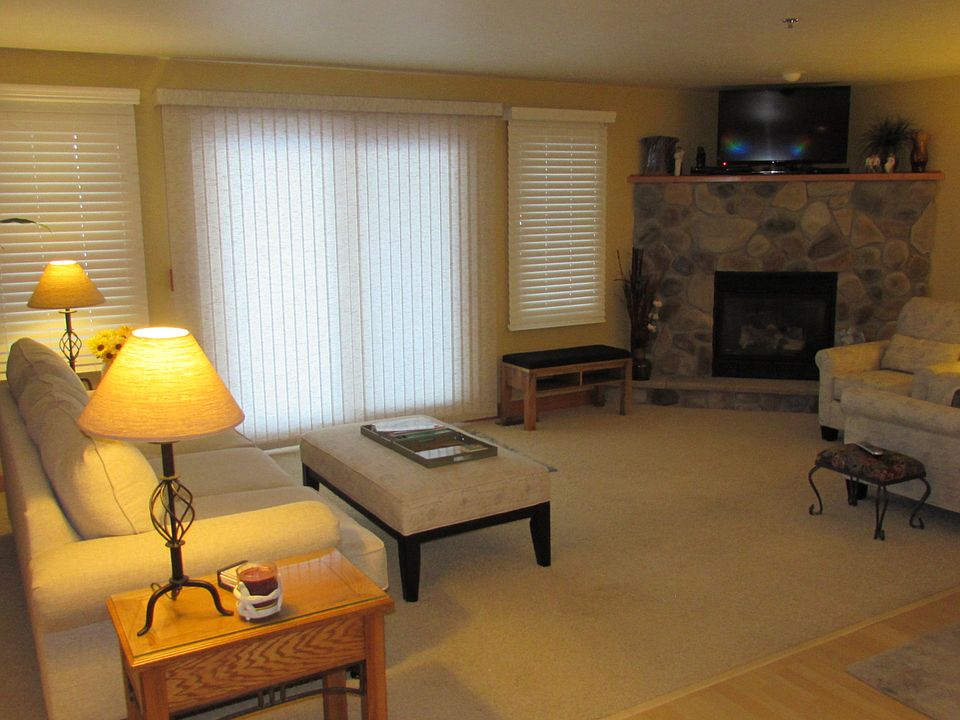 Living Room W/Gas Fireplace