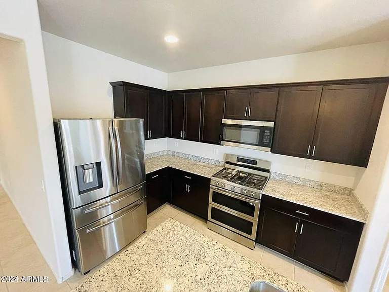 43691 W Yucca Ln — Photo 7