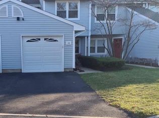 36 Upperbrook Ct, Parlin, NJ 08859