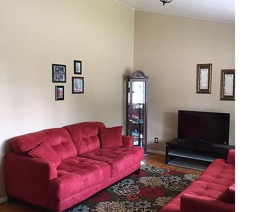 3rd image of 5204 Hickory Knoll Pl