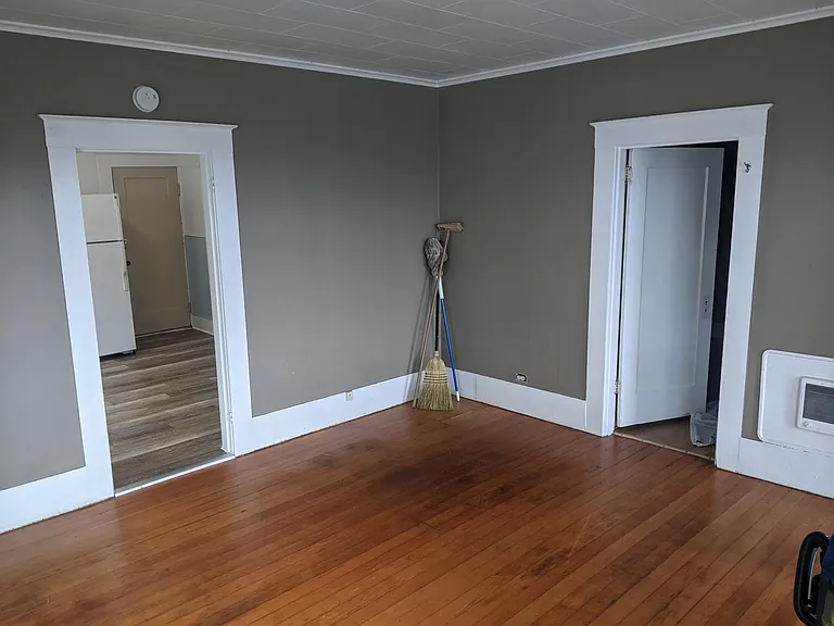 315 W Marine Dr #1 — Photo 4