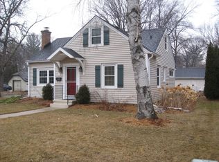 704 Washington St, Oconomowoc, WI 53066