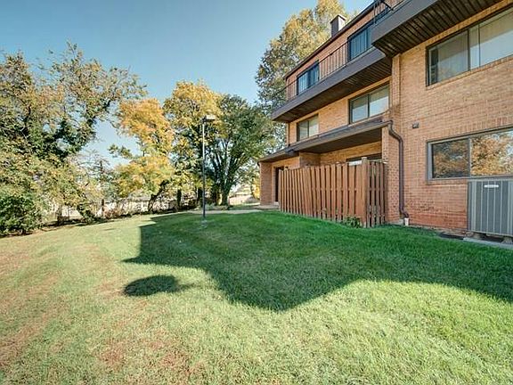3rd image of 3459 Summit Ct NE