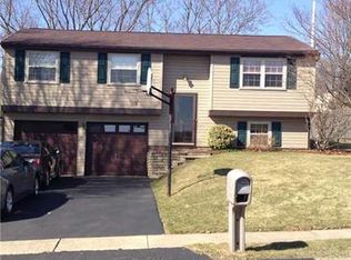 135 Sunridge Dr, Freedom, PA 15042