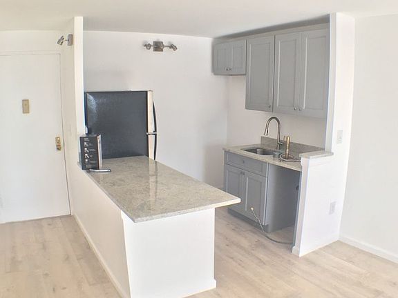5th image of 829 Greenwood Ave APT 7G